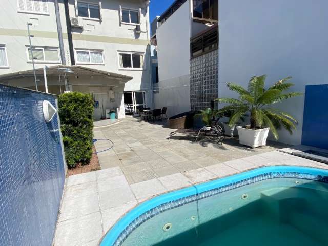 Maravilhoso triplex com piscina