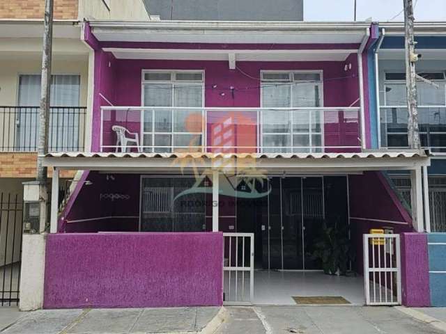 Casa com 3 quartos à venda no Costa Azul