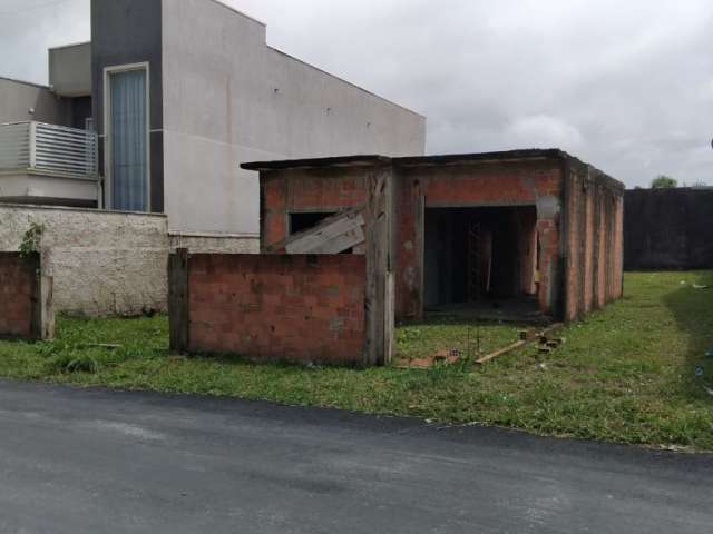 Terreno bem localizado 300m do mar com casa para terminar