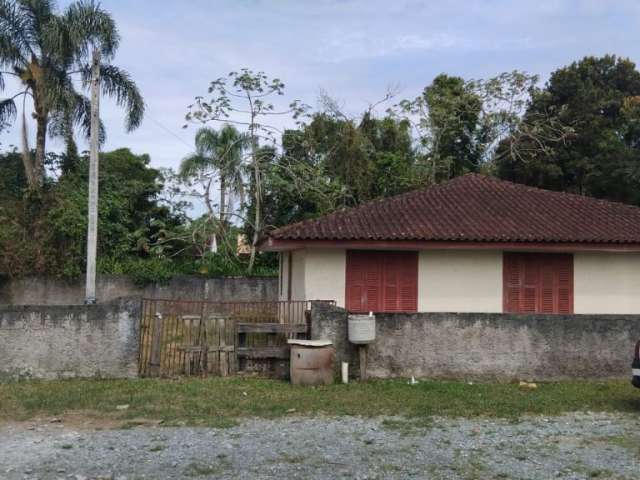 Grande casa com grande terreno 700m do mar