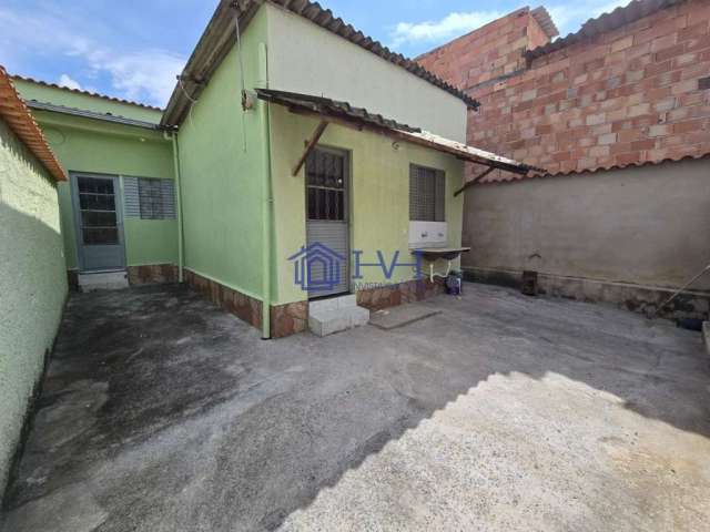 Casa com 2 quartos para alugar na Mantiqueira, Belo Horizonte  por R$ 1.000