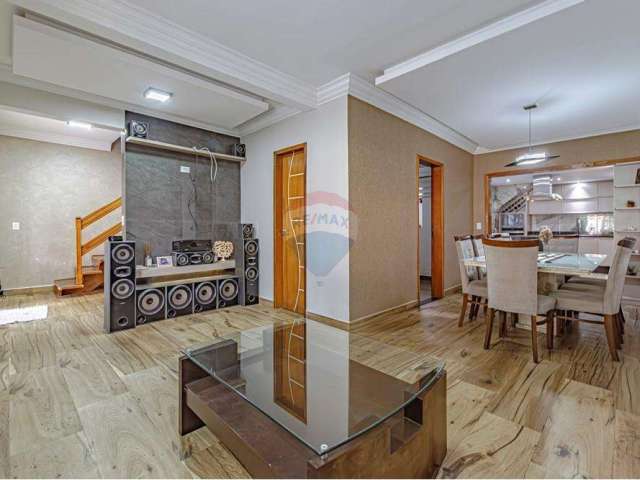 Casa em Condomínio - Venda - 203m² - 3 suítes - R$ 932.000,00 - Cachoeira - Curitiba/Pr