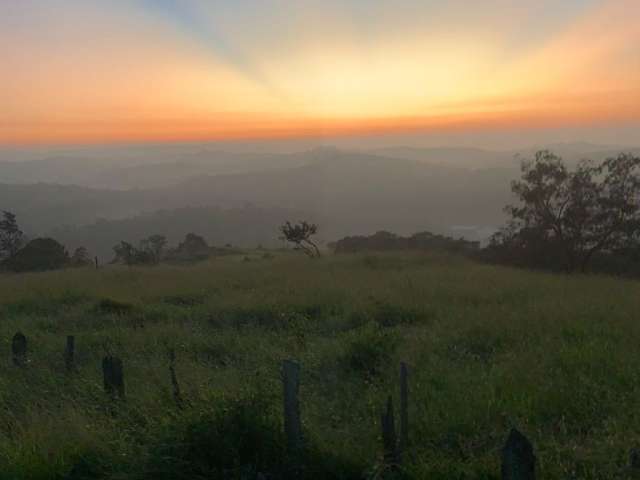 BS(Terrenos incríveis, com linda vista pra natureza, venha garantir o seu em São Roque-SP