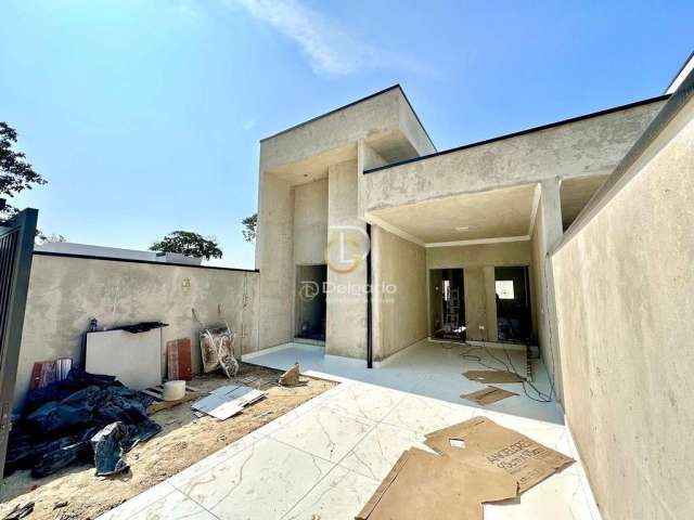 Casa com piscina e espaço de terreno em matinhos