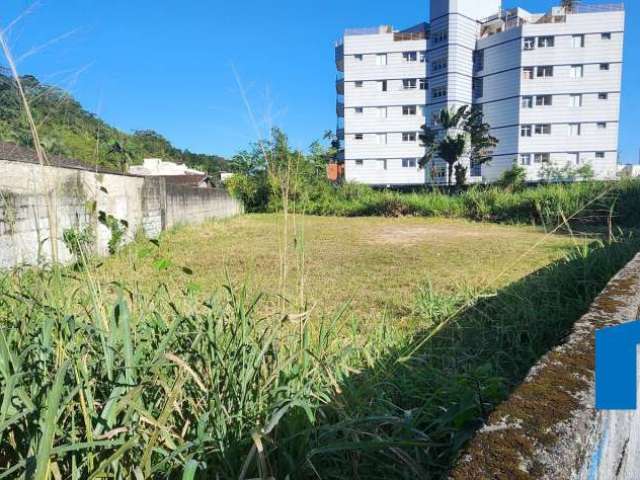 Terreno à venda perto da Praia da Cocanha, Caraguatatuba