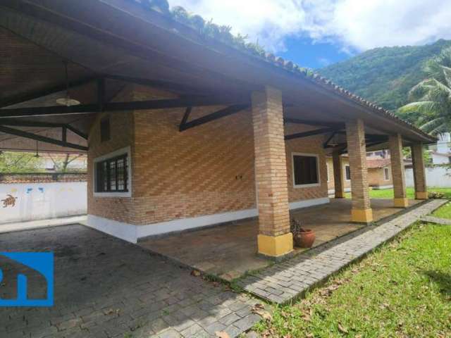 Casa de esquina a venda no bairro sumaré em caraguatatuba