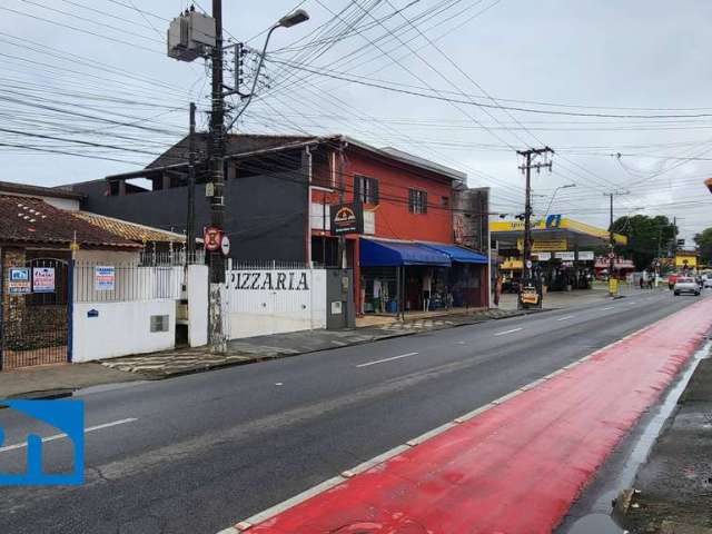 Casa em rua comercial proximo ao ASSAI em Caraguatatuba