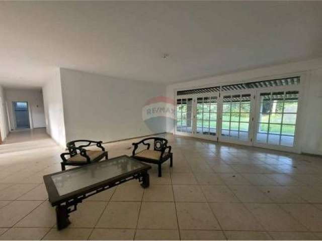 Casa excelente à venda de 8/4, 950 e 7500M2, suítes, nascente, piscina, Portão, Lauro de Freitas/BA.