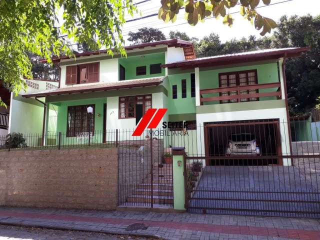 Casa com 4 Quartos sendo 1 e 4 banheiros à Venda Itacorubi Florianópolis