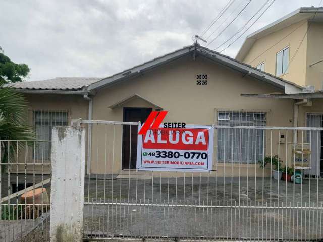 Aluguel de Casa em Florianópolis, 3 Quartos, 2 Suítes, 2 Salas, 3 Banheiros, 1 Vaga  no Itacorubi