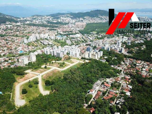 Terreno a venda no bairro Itacorubi com localização previlegiada