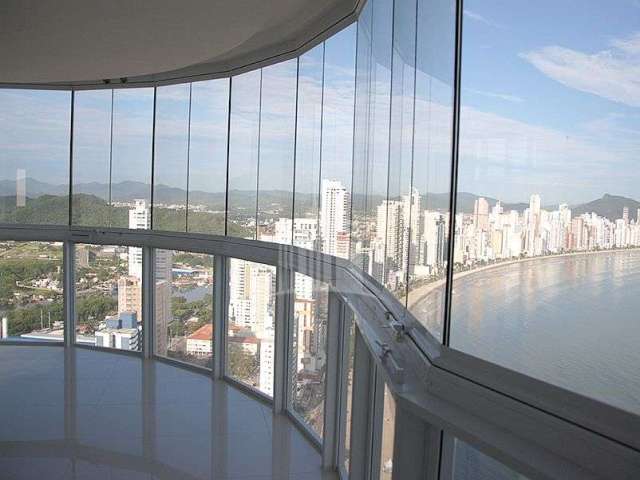 Cobertura duplex com piscina de frente para o mar no Ibiza Towers em Balneário Camboriú