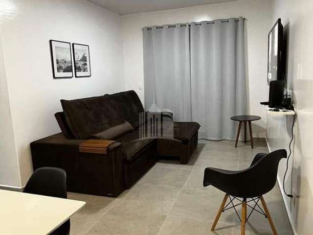 Apartamento Completamente Reformado e Mobiliado, Quadra Mar