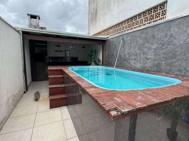 Sobrado com piscina no Centro de Camboriú