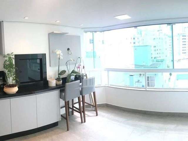 Apartamento quadra mar!! Com 3 dormitorios sendo 1 suíte e 2 vagas no Centro de Balneário Camboriú