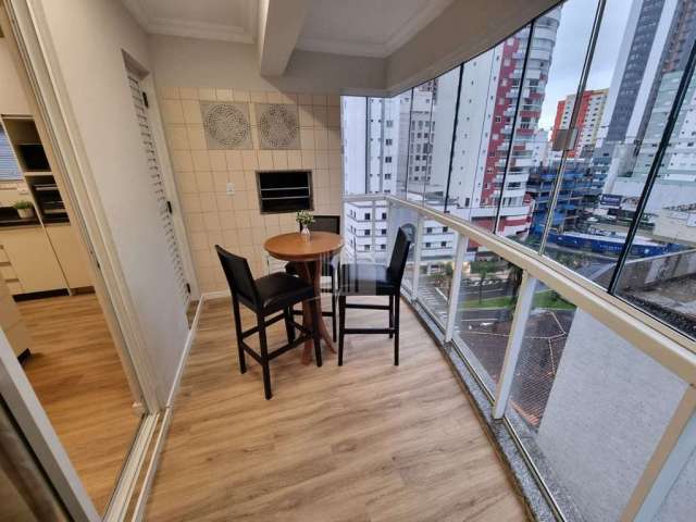 Apartamento com ampla sacada com churrasqueira, proximo ao Passeio San Miguel