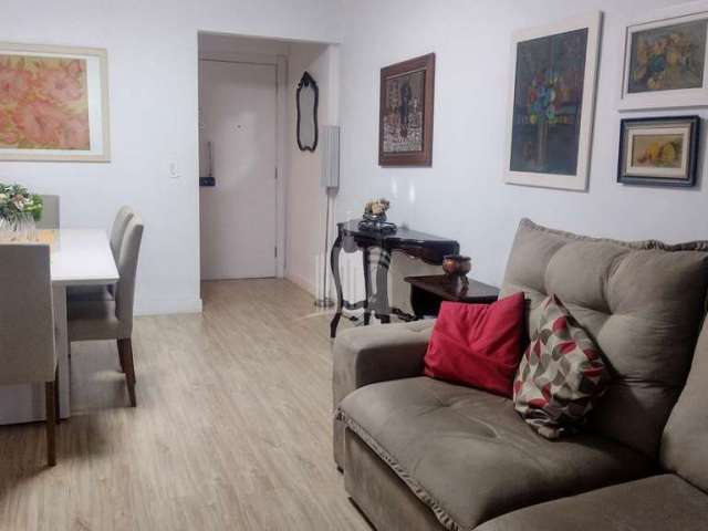 Apartamento com 2 dormitórios sendo 1 suíte e 1 vaga de garagem no Centro de Balneário Camboriú