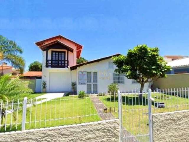 Casa com quatro dormitórios amplo terreno em Florianópolis