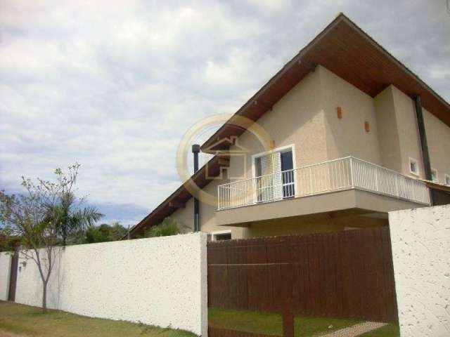 Casa 03 dormitórios sendo 01 suíte, 04 salas (entre elas sala de jantar, tv, estar), 01cozinha planejada, 01 lavanderia, 04 vagas de garagem sendo 02 delas cobertas.