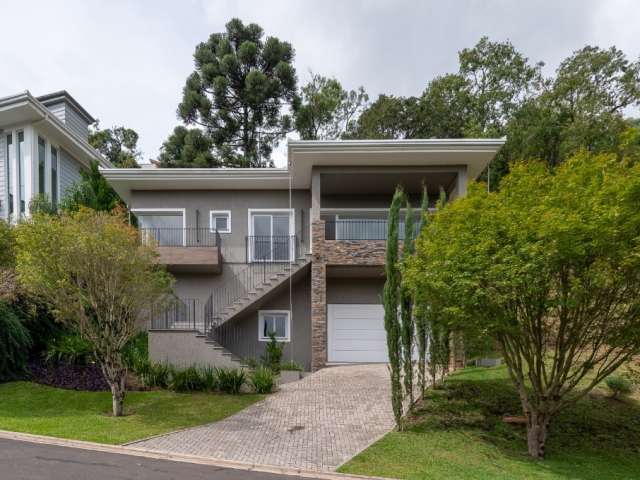 Casa alto padrão em Condomínio