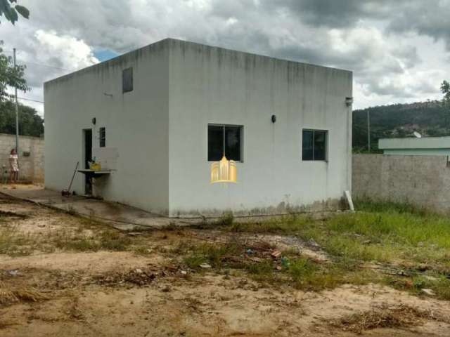 Oportunidade!!! Casa à venda em Esmeraldas-MG, Bairro Nova Esmeraldas: 3 quartos, 1 sala, 1 banheiro, 1 vaga - 80m². Visite já!