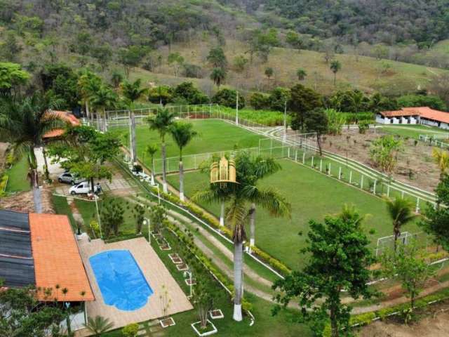 Fazenda Excepcional em Caracóis, Esmeraldas - Oportunidade Única na LMG-808! 293.000m², 8 Quartos, 1 Suíte, 3 Salas - Visite Já!