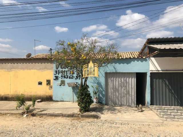 Casa à venda em Esmeraldas-MG: 2 quartos, 1 sala, 1 banheiro, 1 vaga - Bairro Dumaville - 60m² de área!