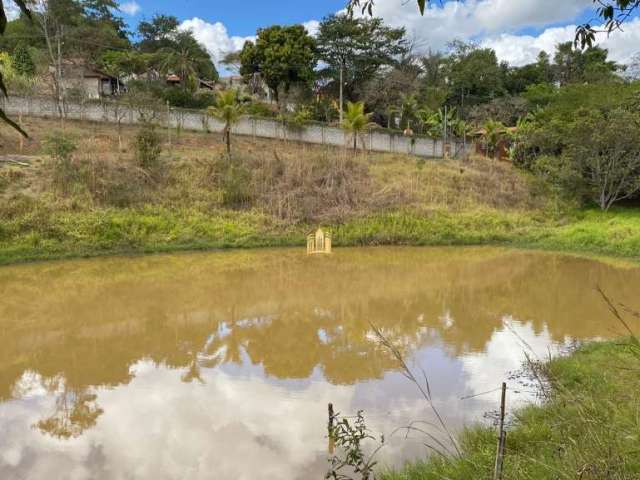 Lindo Sítio à Venda no Condomínio Topázio em Esmeraldas com Porteira Fechada