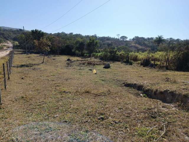 Terreno à venda em Esmeraldas-MG, bairro Campo Alegre, com 6.400,00 m² de área.