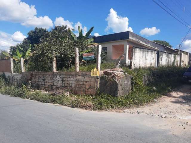 Casa à venda em Esmeraldas-MG: 3 quartos, 1 sala, 1 banheiro, 2 vagas de garagem, 100,00 m². Confira no bairro Dumaville!