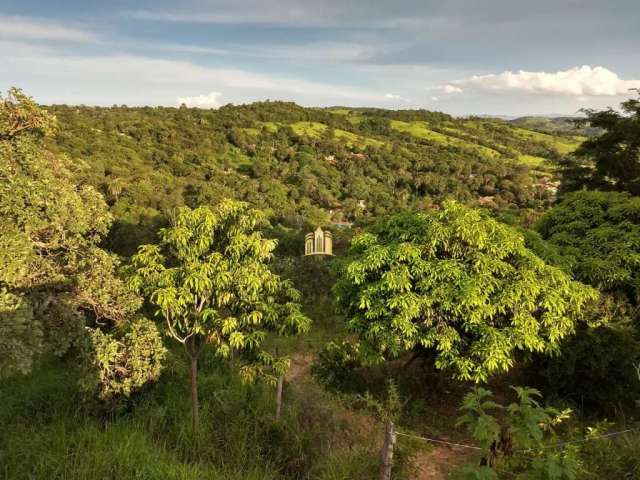 Sitio Comercial à Venda em Esmeraldas-MG, Bairro Recanto da Serra - 1 Sala, 1 Banheiro, 1 Vaga de Garagem, 5.000m² de Área