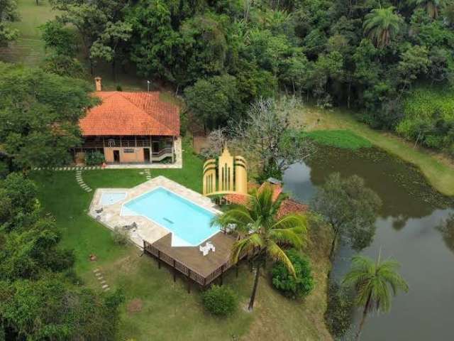 Lindo Sítio à Venda no Condomínio Vale do Ipê Amarelo em Esmeraldas - 27.750 m²