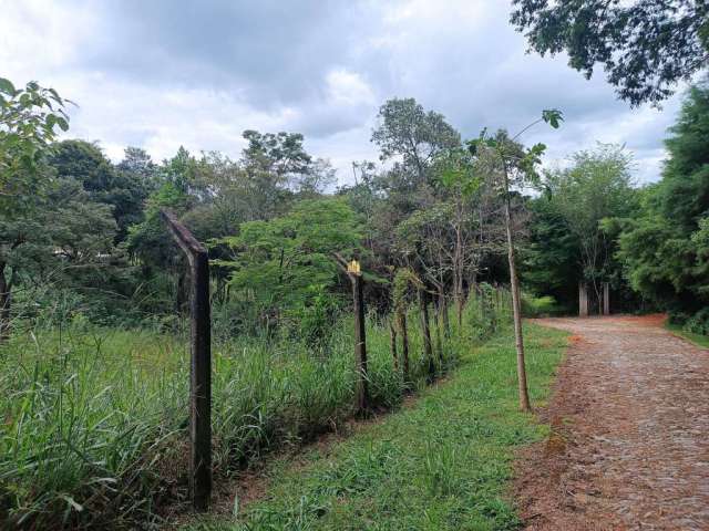 Terreno Amplo à Venda no Condomínio Vale do Ipê Amarelo em Esmeraldas - 16.000 m²