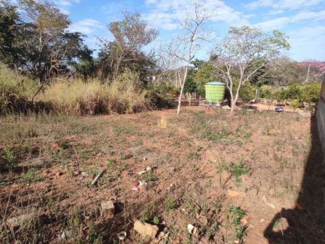 Terreno à venda em Esmeraldas-MG, bairro Fernão Dias, com 450m² de área!