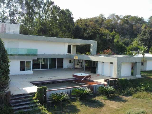 Casa de Luxo no Condomínio Belvedere em Esmeraldas-MG: 9 Quartos, Piscina, Espaço Gourmet - Agende sua Visita!