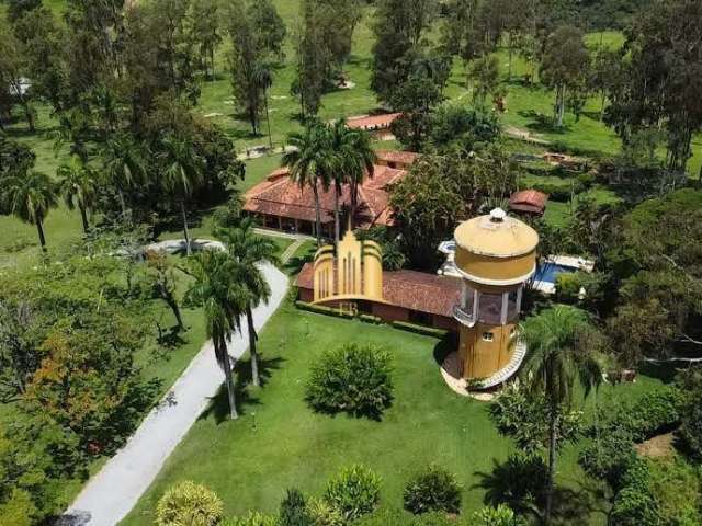 Fazenda de Luxo à Venda em Esmeraldas-MG: 9 Quartos, 3 Suítes, 6 Salas, Estrutura Completa para Criação de Gado. Oportunidade Única!