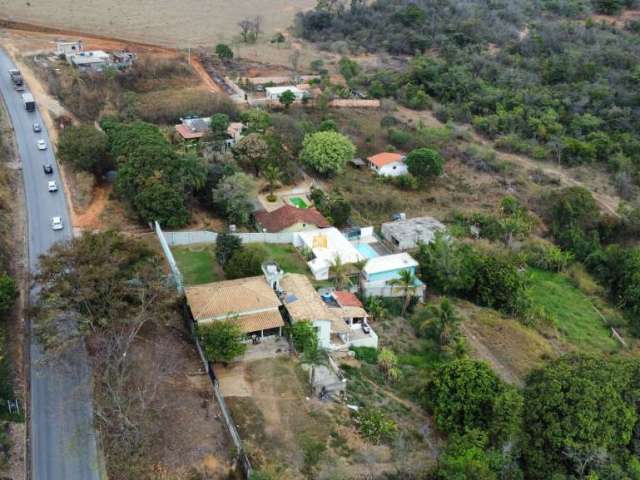 Paraíso Rural à Venda em Esmeraldas-MG: Sítio de Luxo com 4 Quartos e 10 Vagas de Garagem no Novo Retiro!