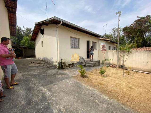 Casa à venda ou locação em Dumaville, Esmeraldas-MG: 2 quartos, 1 banheiro, 1 vaga, 50m² de área