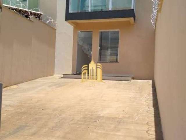 Excelente oportunidade! Casa à venda em Mateus Leme-MG, bairro Vila Suzano, com 2 quartos, 1 sala, 2 banheiros, 2 vagas de garagem e 65,00 m² de área