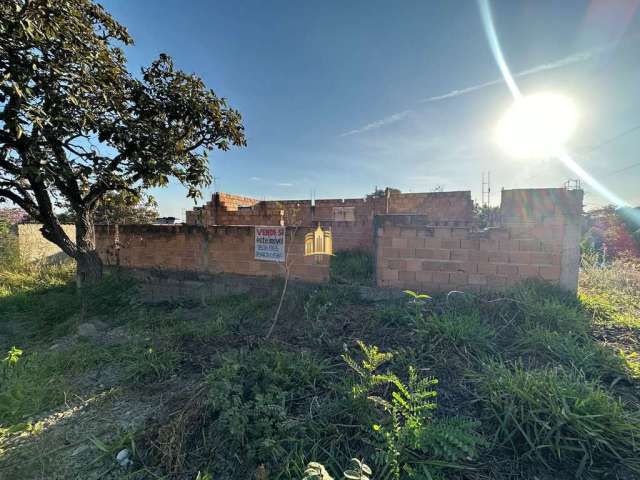 Terreno à venda em Esmeraldas-MG, Dumaville: 405m² de área!