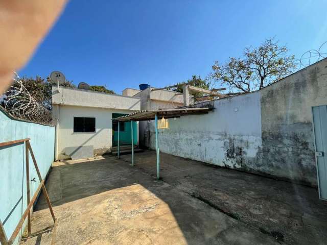 Casa para Locação no Bairro Dumaville, Esmeraldas - 2 Quartos, Casa Individual por R$ 500