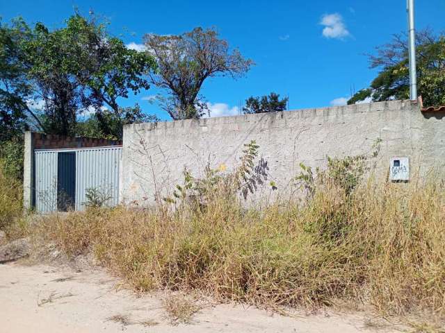 Casa Inacabada à Venda em Esmeraldas - 360m² - R$150.000