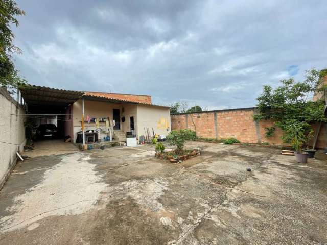 Venda de Casa no Novo Retiro em Esmeraldas - 4 Quartos por R$330.000