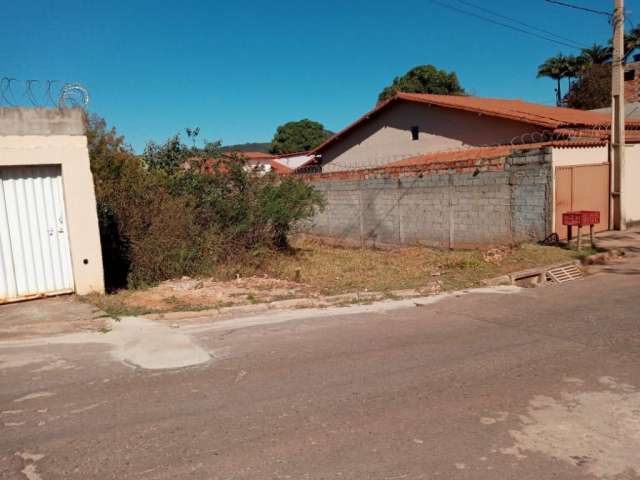 Lote no centro de Farofa, 360m², escritura e registro água e luz,