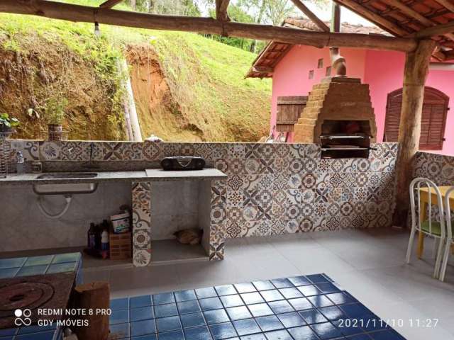 Linda chácara vista panorâmica e cachoeira exuberante