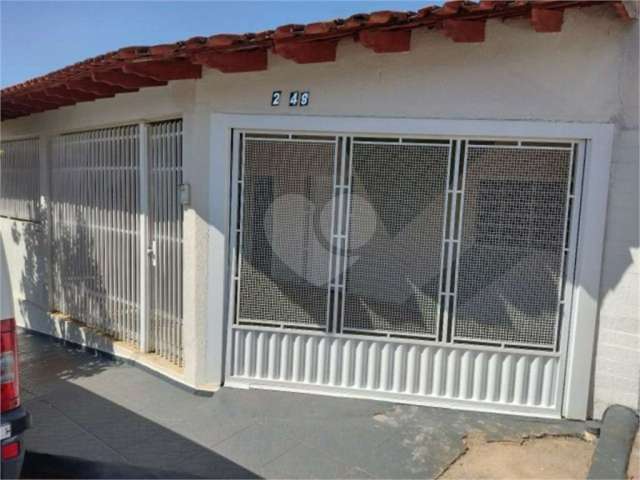 Casa com 3 quartos à venda em Núcleo Habitacional Mary Dota - SP