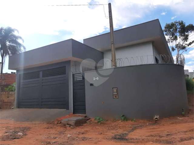 Casa térrea com 3 quartos à venda em Vila Santista - SP