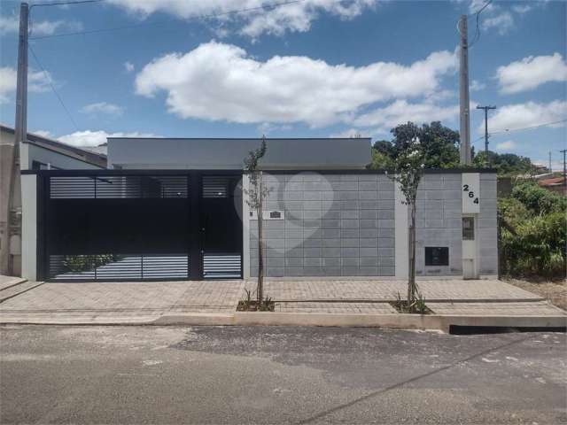 Casa com 3 quartos à venda em Vila Souto - SP