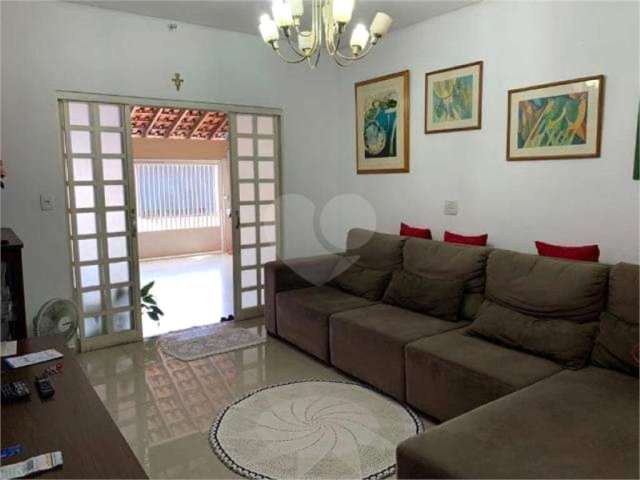 Casa com 3 quartos à venda em Vila Nipônica - SP