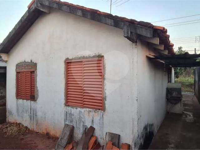 Casa com 3 quartos à venda em Núcleo Habitacional Mary Dota - SP